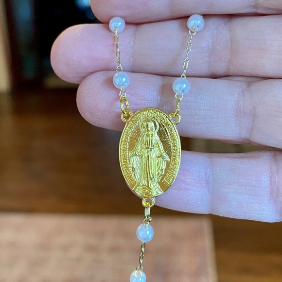 Handcrafted Rosary necklace and earrings with pearl detail - Picture 6 of 10